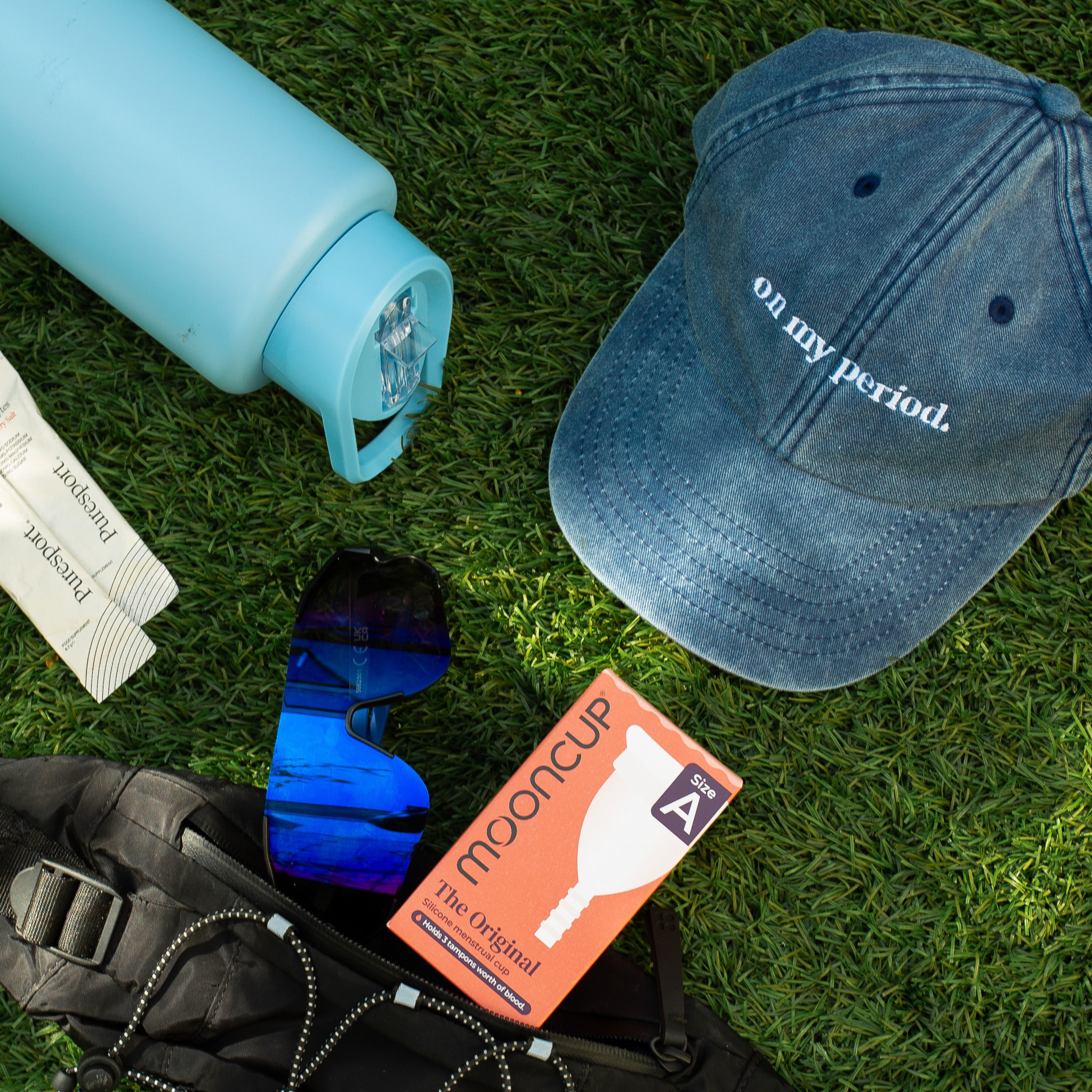 mooncup-original-coupe-menstruelle-casquette-bundle image 2