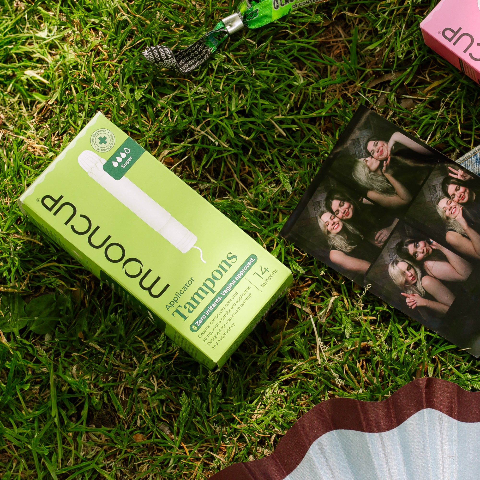 mooncup-original-tampon-applicateur-carton-coton-bio-flux-moyen image 2
