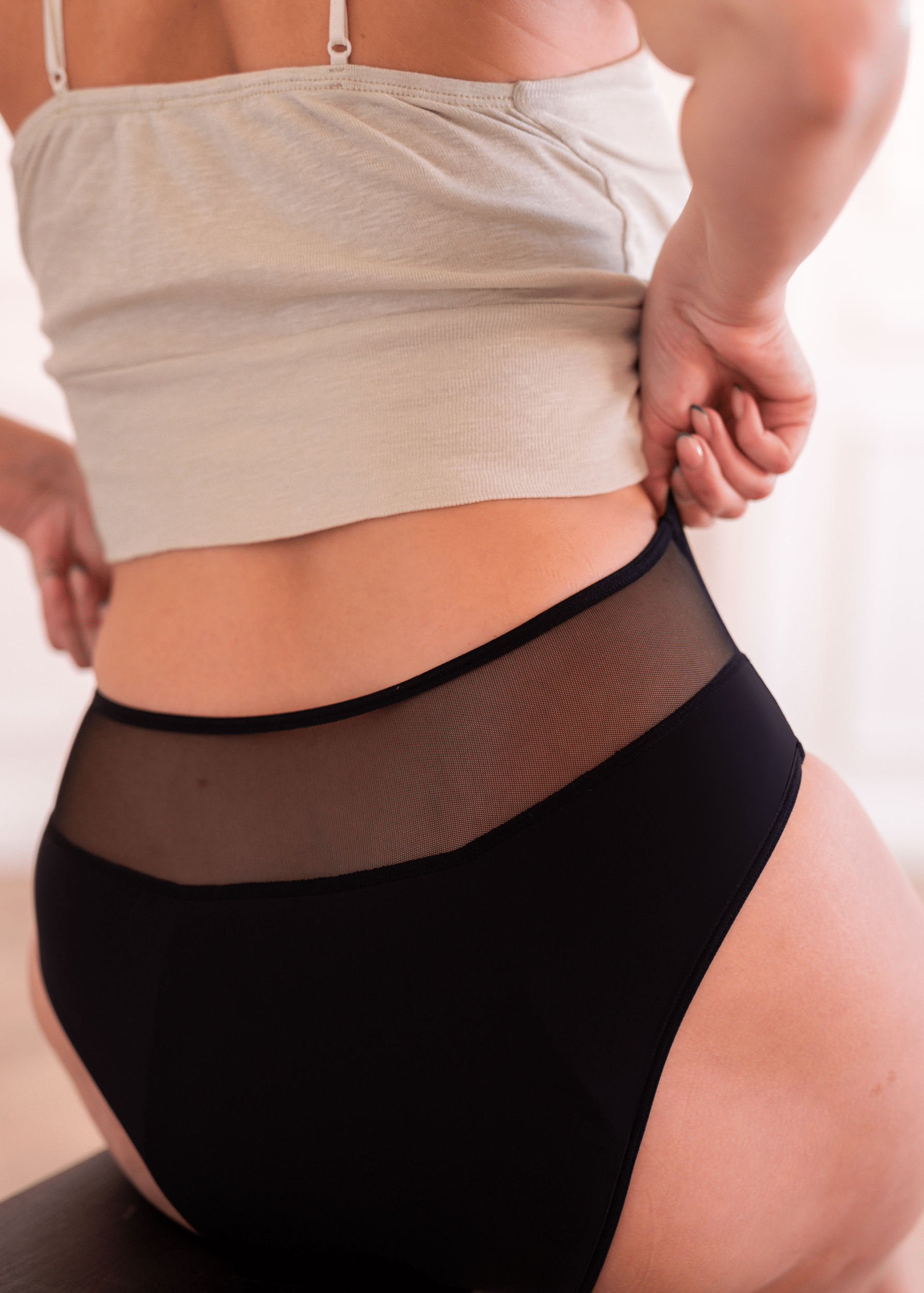 louloucup-turquoise-souple-ella-culotte-menstruelle-noire-flux-moyen image 4