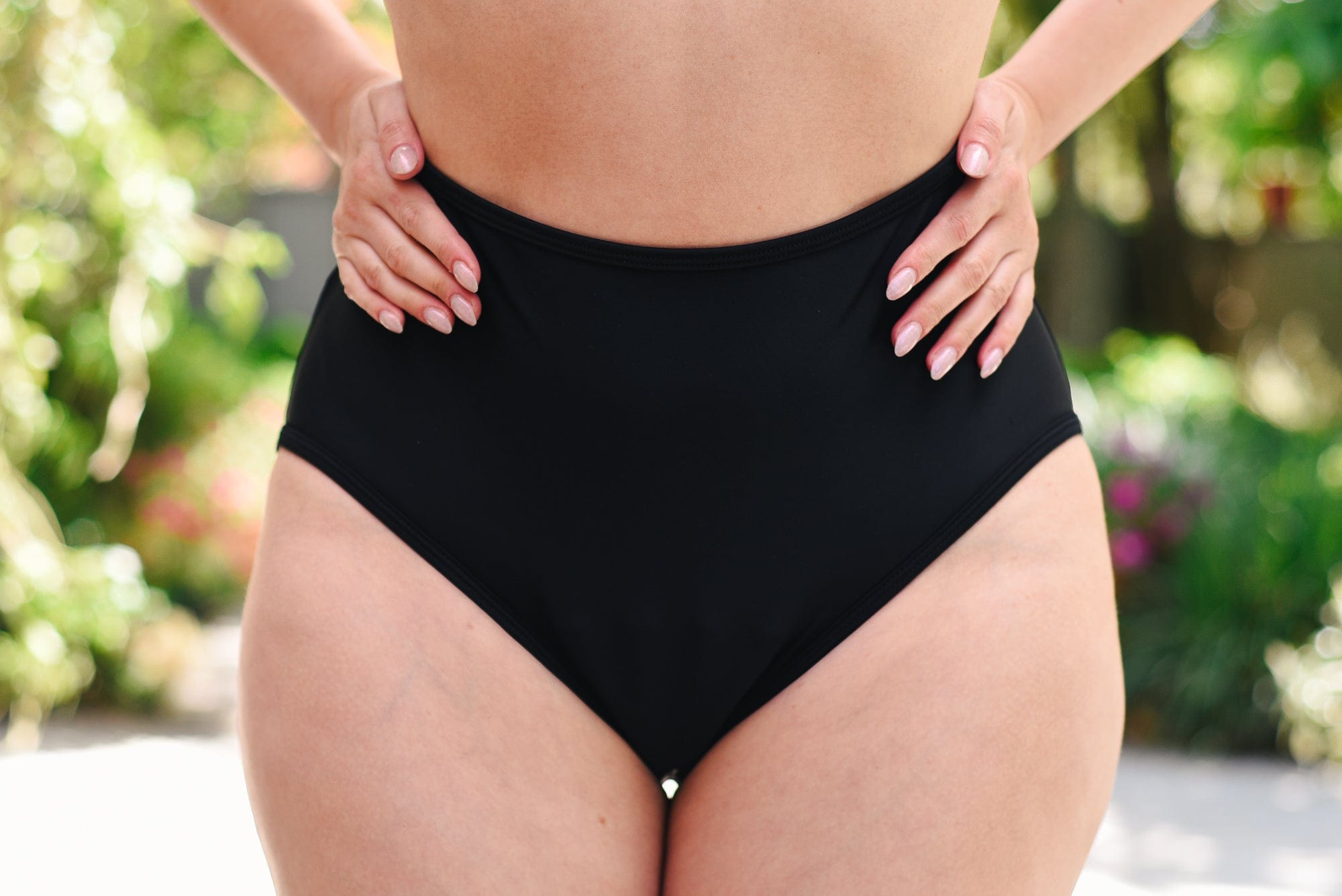 louloucup-laura-bas-maillot-menstruel-noir-flux-l-ger-moyen image 7