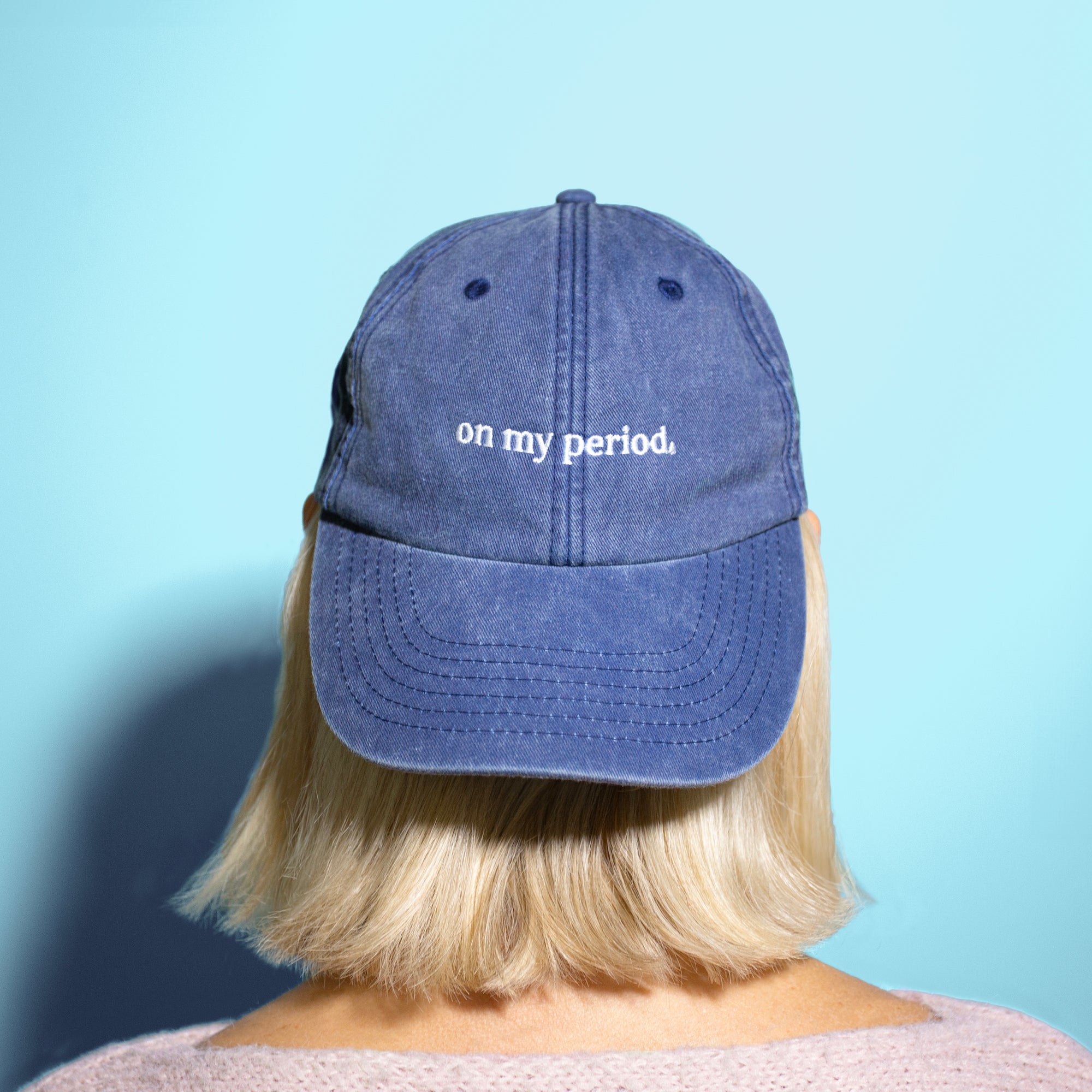 mooncup-original-casquette-on-my-period-brod-e-noire image 8